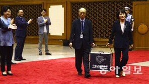 문재인 대통령과 함께 돌아온 조선어보