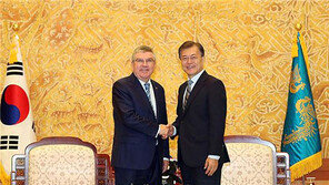 문 대통령-IOC위원장, 북한 평창올림픽 참여 공감대