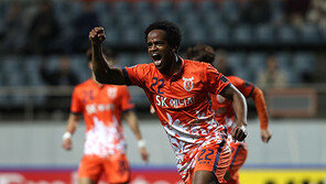 마르셀로 떠나니, 마그노가 불타오르네