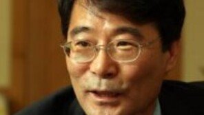 트럼프가 “똑똑한 분” 인정 장하성 48억 어치 주식 처분, 소액주주라더니…