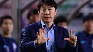 ‘신태용 선임’ 결정에 5시간…김호곤 “박경훈·황선홍·서정원 감독에 미안”