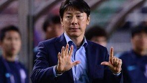 ‘신태용 선임’ 결정에…“또 소방수 역할” “제2의 홍명보 될까 걱정”