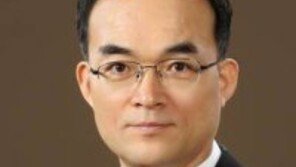 검찰총장 후보자에 ‘특수통’ 문무일 부산고검장, ‘정치적으로 무색무취’ 평가 받아