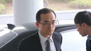 문무일, ‘성완종 리스트’ 홍준표 기소 악연…한국당 “철저 검증”