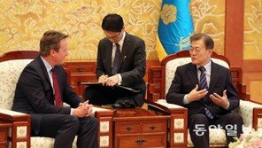 文대통령 “북한 미사일 발사, 레드라인 넘으면 韓美 어떻게 대응할지 모른다”