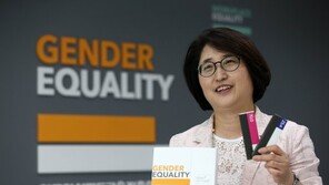 민무숙 양성평등교육진흥원장, ‘양성평등 초콜릿’ 만든 이유는…