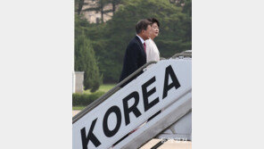 문재인 대통령, 북핵 위기 속 무거운 출국 