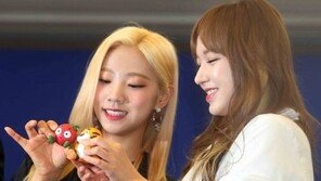 [동아포토]우주소녀 여름-성소, 시카프 캐릭터 든 홍보대사