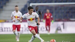 황희찬, 투톱 주전경쟁…새 감독 눈도장 찍어라!