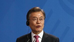 [전문]文대통령 “여건되면 언제 어디서든 김정은 만날 용의··· 北결단 기대”