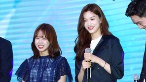 [동아포토]최유정-김도연 ‘서프라이즈U 응원 온 서프라이즈 게스트’