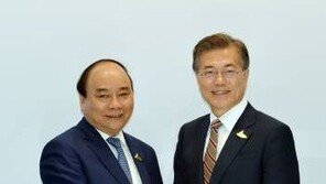 한 베트남 첫 정상회담…문재인 대통령 “박원순 아세안 특사 파견” 강조
