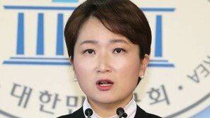 이언주 “추미애 사실상 검찰총장 역할…수사지침 내리는 일, 묵과할 수 없다”