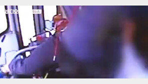 ‘버스기사 폭행’ 영상 SNS 화제…70대 버스기사 ‘무차별 폭행’