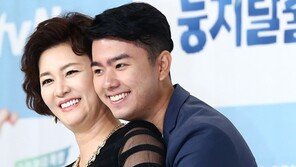 [동아포토]김혜선-최원석 ‘아들과 다정하게~’