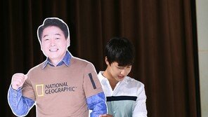 [동아포토]기동민 의원 아들 기대명 ‘아버지 번쩍 들고 등장’