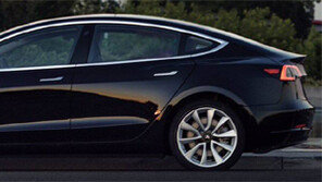 테슬라 ‘모델3’ 1호 공개