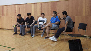 여자농구대표팀 응원…진천으로 모인 감독들