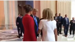 트럼프 대통령, 佛 영부인 훑어보며 “몸매 좋다” 발언 ‘논란’