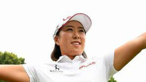 US오픈 포기 김해림, 日서 ‘트로피 신고식’