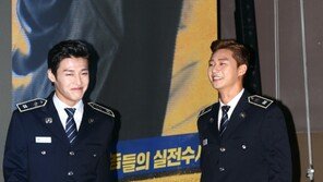 [동아포토]박서준-강하늘 ‘훈훈각 제복핏’