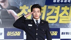 [동아포토]강하늘 ‘입대 전 거수경례’