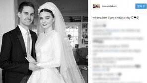 미란다 커, ‘최연소 억만장자’ 스피겔과 웨딩사진 공개 “내가 꿈꿔왔던 드레스”