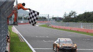 팀106 타카유키 아오키, 슈퍼 6000 클래스 시즌 첫 우승