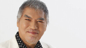 디지털 음원… 유튜브 뮤비… 일흔 나훈아, 아이돌식 컴백