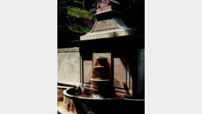 [Q매거진]가죽공예 도시 ‘그라스’, 세계 향수 산업 중심지로 