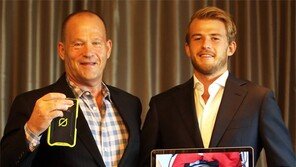 로버트 스완 父子 “태양열-풍력만 이용해 남극횡단 도전”