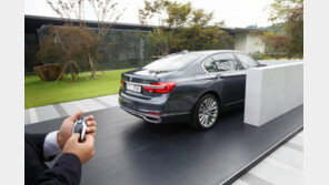 [CAR&TECH]반자동 주차 넘어 리모컨 주차까지 선보여 