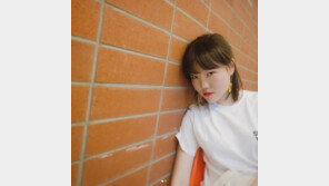 ‘악동뮤지션 컴백’, 이수현 “혼자 노는데 왜 자꾸 찍어”…귀여움 발산