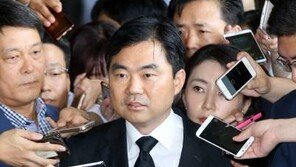 '공짜주식 논란' 진경준 2심서 뇌물죄 인정 징역 7년 선고, 김정주는 '집행유예'