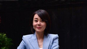 김윤진, 미드 이어 연극까지 주연…美서 끝없는 도전