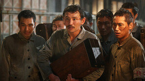 군함도 vs 덩케르크, 닮은 꼴 다른 매력