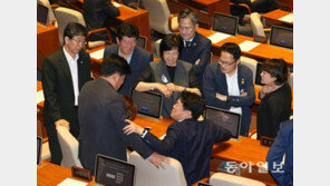 친문 핵심 등 26명 표결 불참… 말발 안 먹히는 與지도부