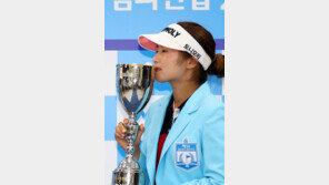 폭우-안개… 끄떡없는 이정은