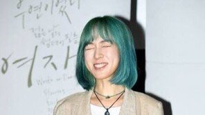 “제발 잘 나온 사진 써달라”…요조가 SNS에 올린 사진