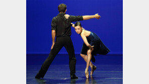 각국 산해진미 같은 공연… 1년에 한 번으론 ‘허기’