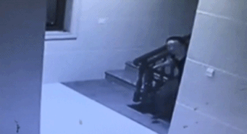 CCTV 카메라 발견하자 ‘유령’ 변장?…‘연기파’ 도둑