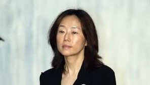 ‘블랙리스트’ 김기춘-조윤선 법정 출석