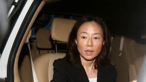 ‘석방’ 조윤선 “끝까지 성실히 재판 임할 것”…남편과 귀가