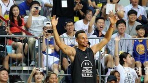 ‘NBA 지존’ 커리, 한국팬 홀리다