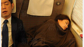 ‘아베 키즈’ 女 의원, 자당 시 의원과 ‘불륜’ 포착…설상가상