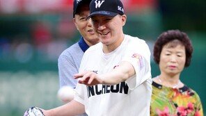 축구선수 신영록의 시구, 야구팬들의 마음 움직이다