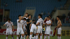 남의 나라서 K리그 축제…초대받지 못해 뿔난 팬들