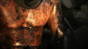 “너무 뻔한 反日영화” “강제징용 문제 관심 불러일으켜”