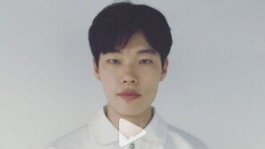 ‘택시운전사’ 류준열, 영화 홍보 …“저와 함께, 타시죠”