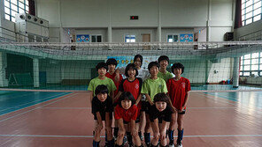 모교 코치로 다시 뭉친 신탄진초 배구부 3총사 